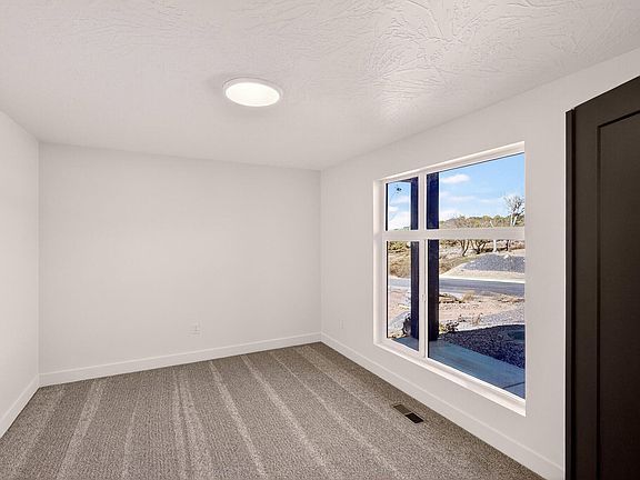 4th image of 2612 W Scenic Dr