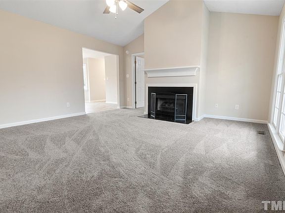 4th image of 74 Richmond Dr