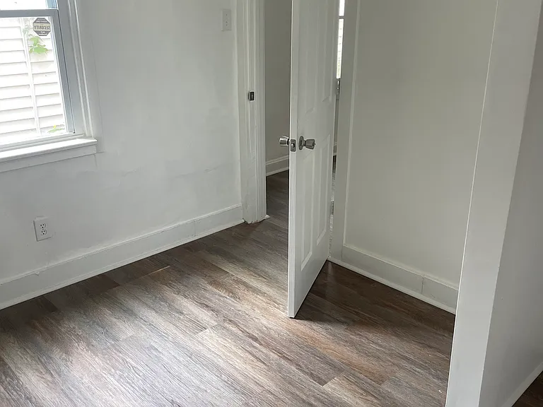2023 Loretta Ave — Photo 9