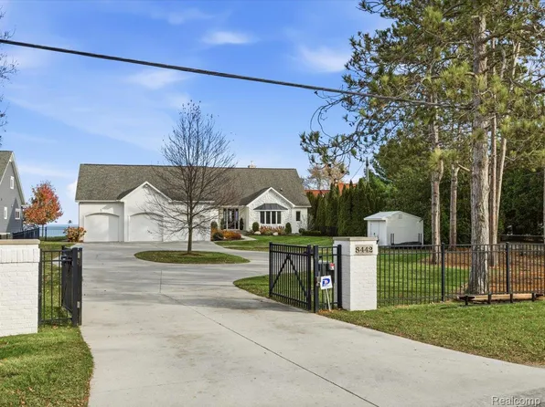 8442 Lakeshore Rd, Lakeport, MI 48059