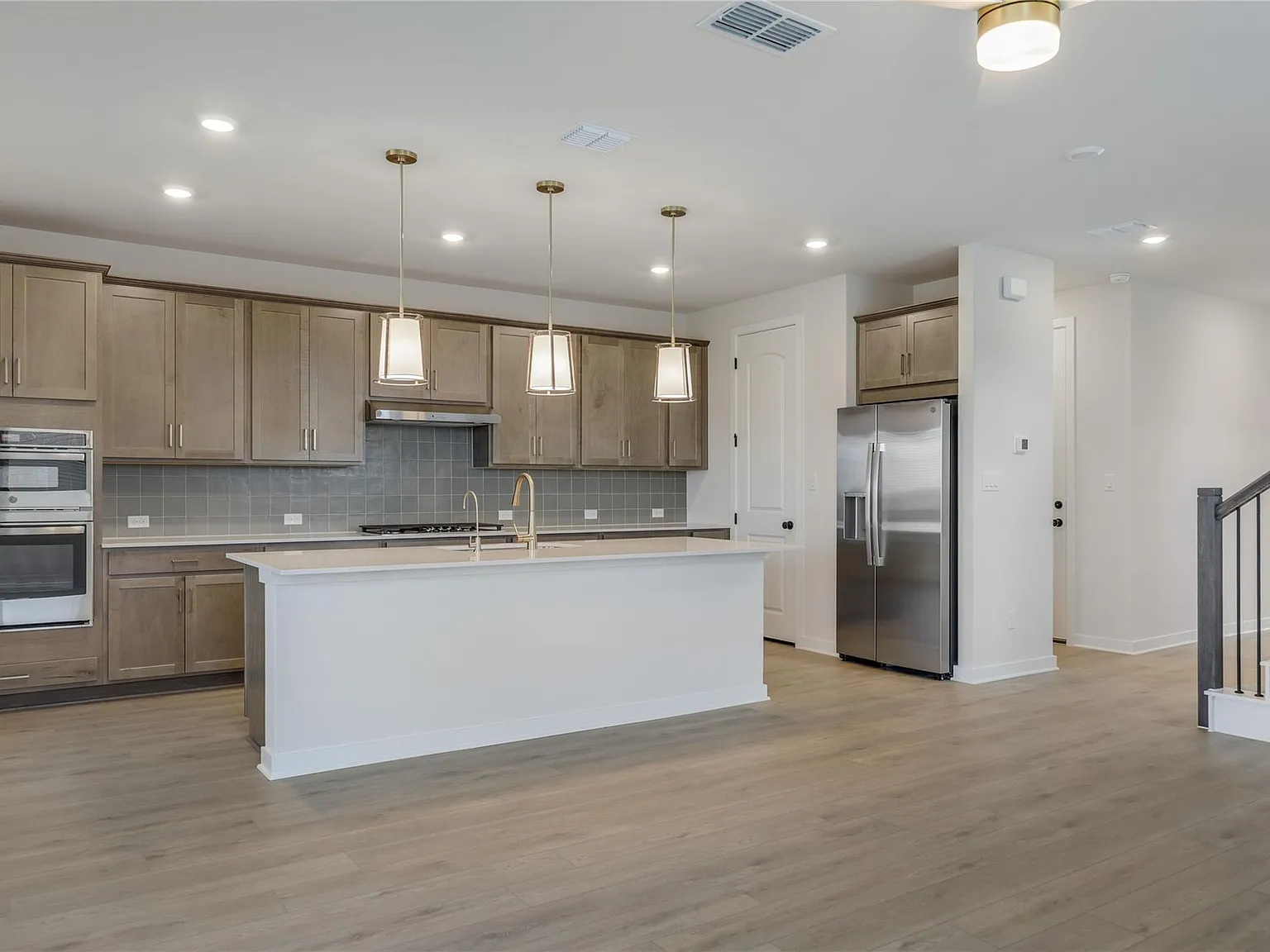 4 bed, 2.5 bath, 2443 sqft, $3,250 — Photo 3