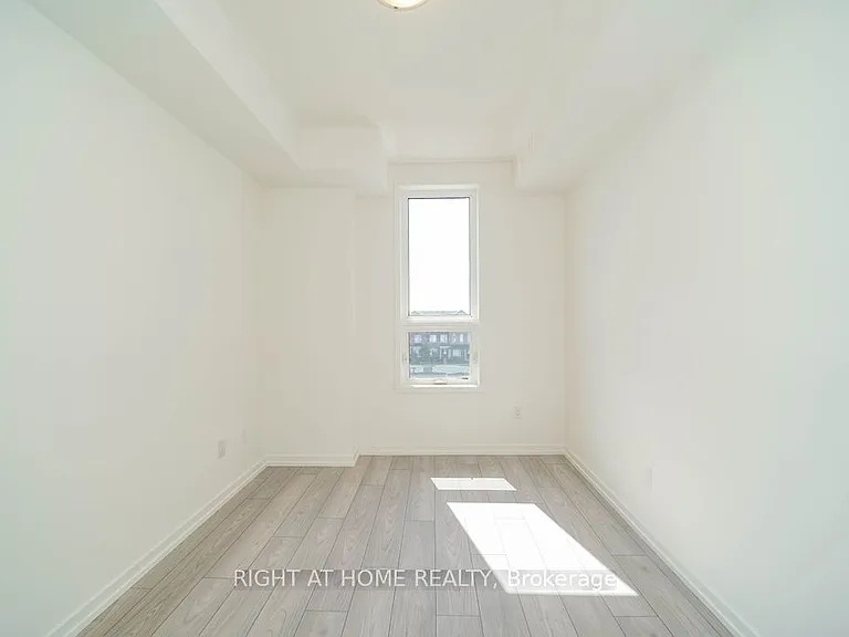 11 Lytham Green Cir #11 — Photo 32