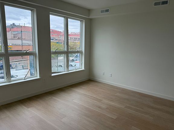 5th image of 3112 Emmons Ave #203