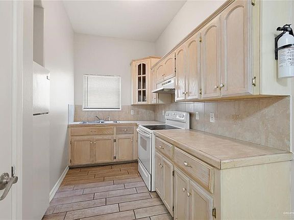 3rd image of 1521 W McIntyre St APT 6