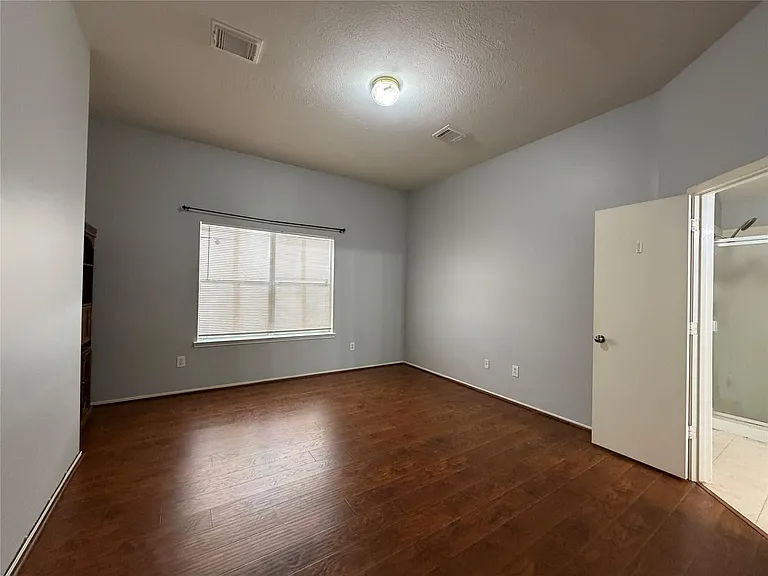 9803 Hallmark Ln — Photo 10