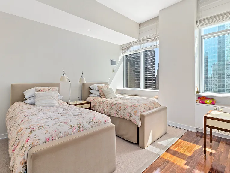 60 E 55th St #Penthouse 2 — Photo 7