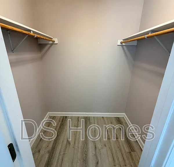 1028 Kent St — Photo 13