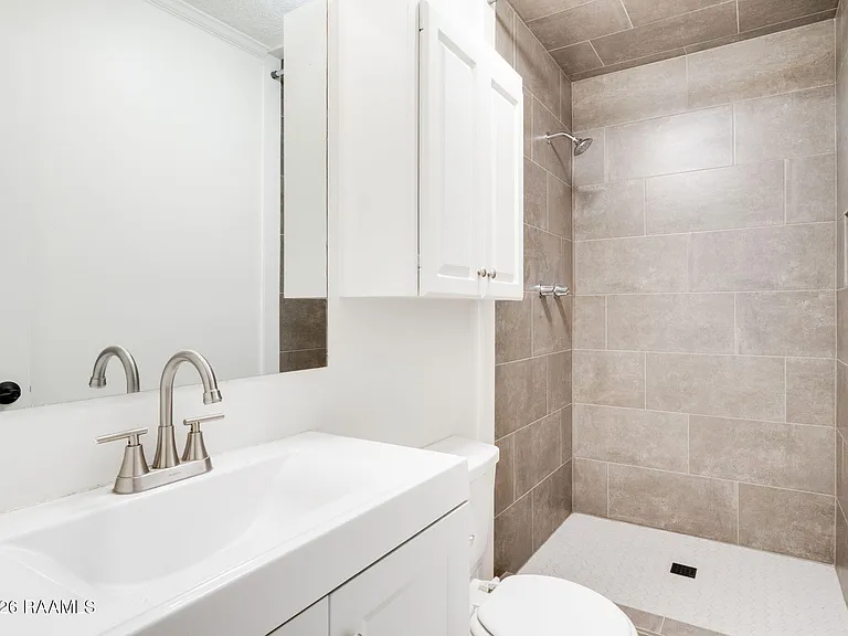 304 W Broussard St — Photo 13