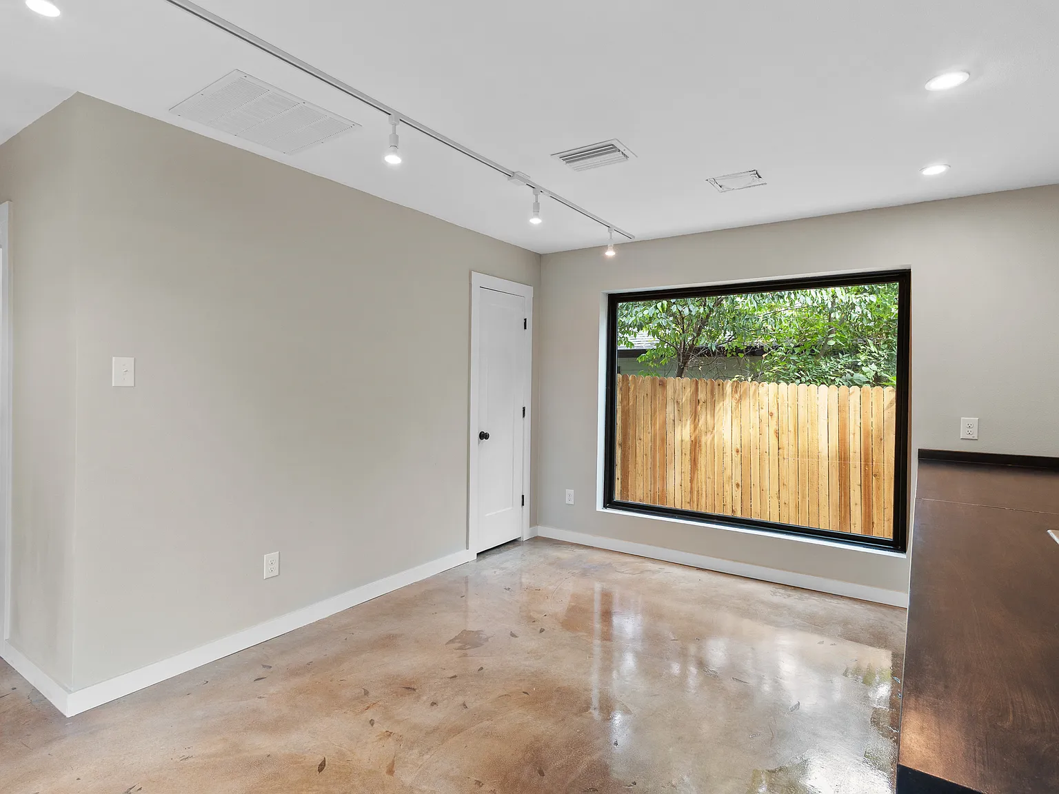 2 bed, 1350 sqft, $2,200 — Photo 4