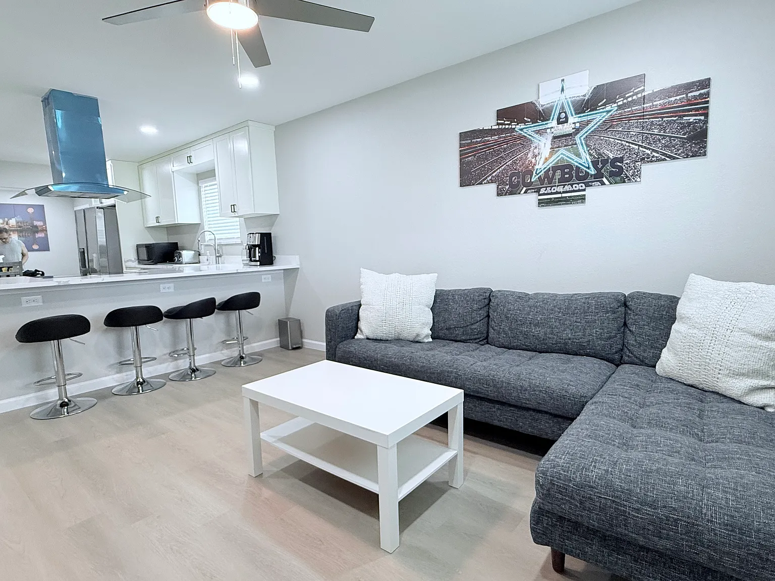 4 bed, 1379 sqft, $3,200 — Photo 2