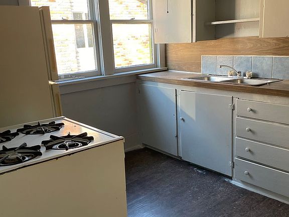 2nd image of 349 S Wood St APT 2