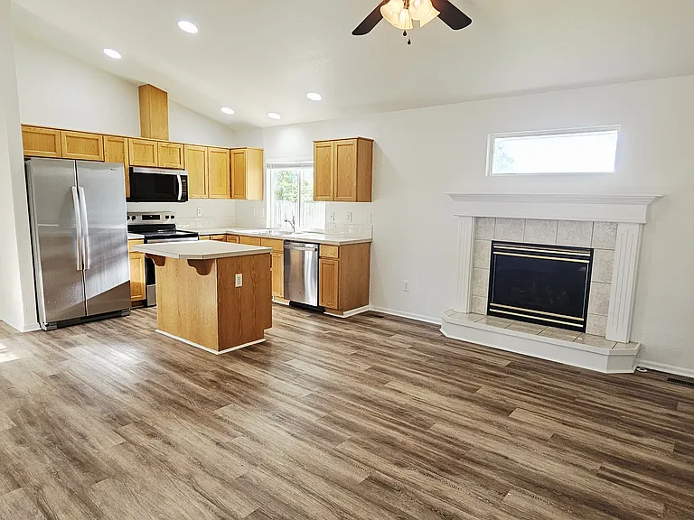 649 N Celeste Ave — Photo 2