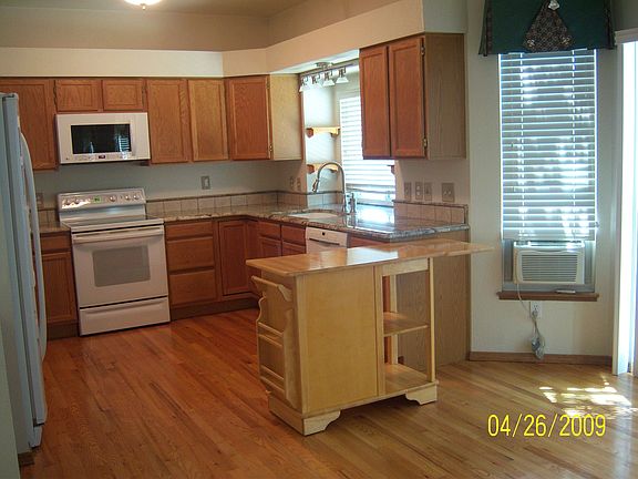 Eat-in kitchen