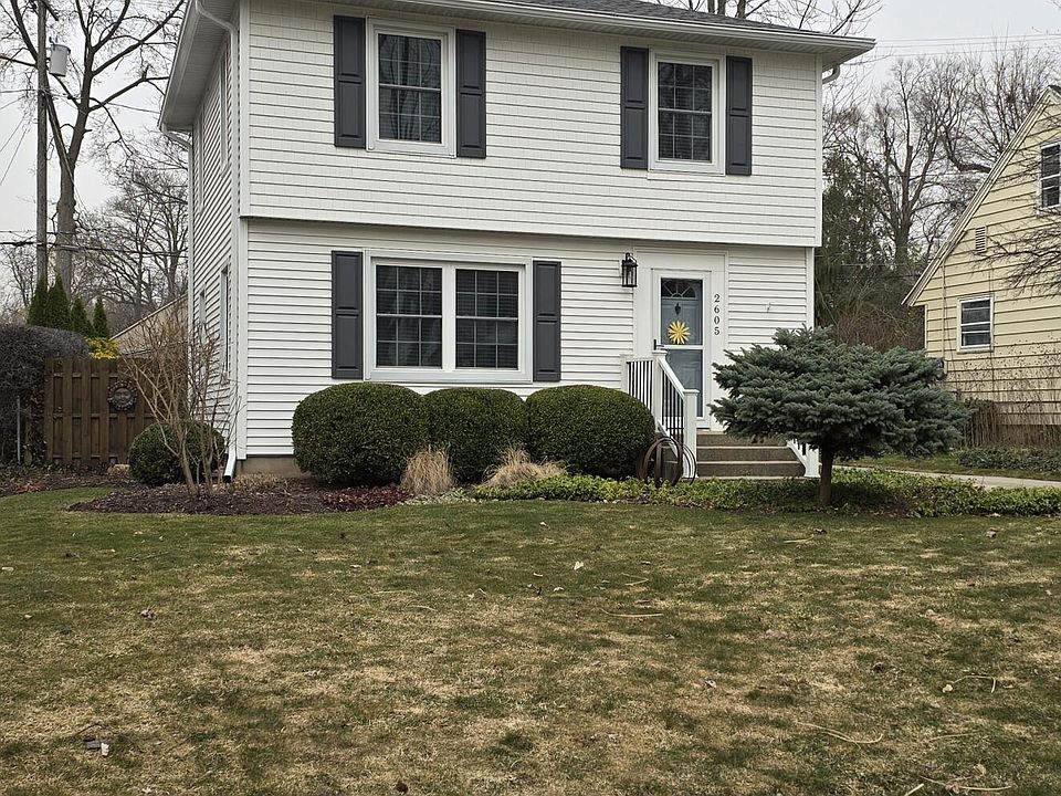 2nd image of 2605 Richards Dr SE