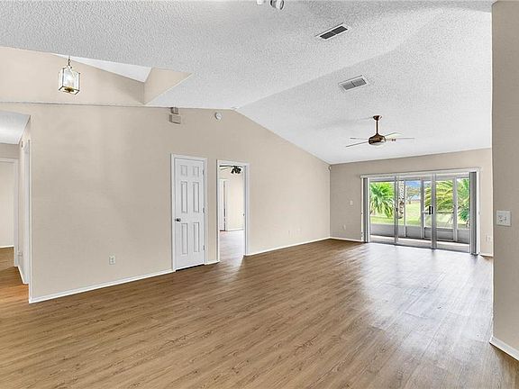 4th image of 1114 Sugarberry Trl