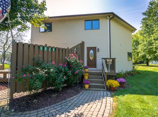 1229 Hemingway Rd, Lake Orion, MI 48360