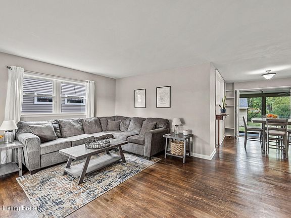 3rd image of 2645 Gardiner Ln