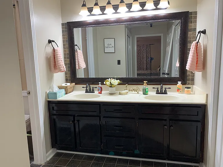 1028 Foxmoor Dr — Photo 2