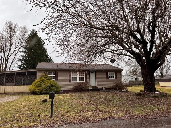 709 6th St, Belpre, OH 45714