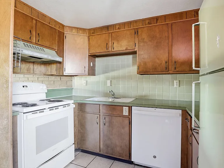 500 NE 15th St #102 — Photo 11