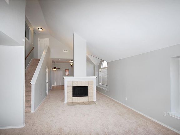 4th image of 2209 Oleander Way