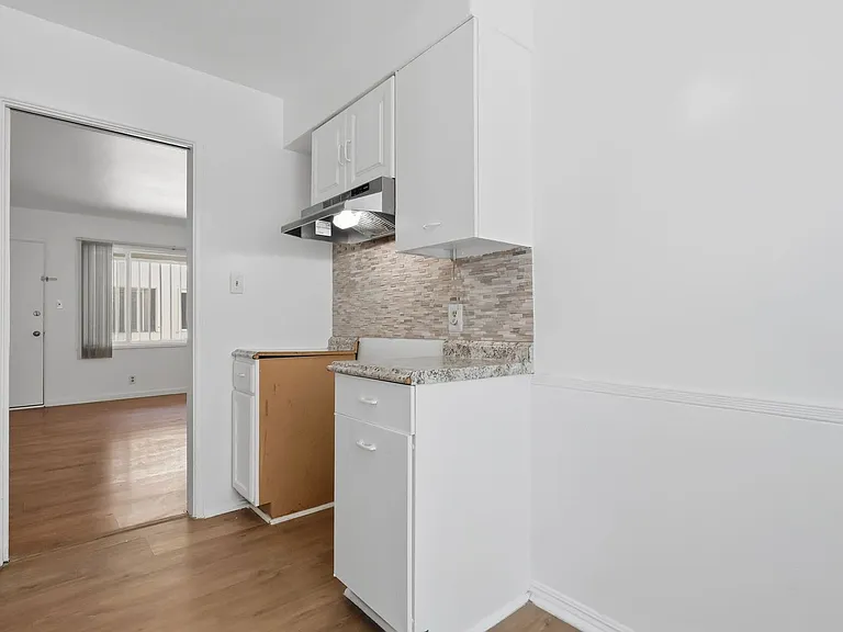 5642-5646 Laurel Canyon Blvd — Photo 16