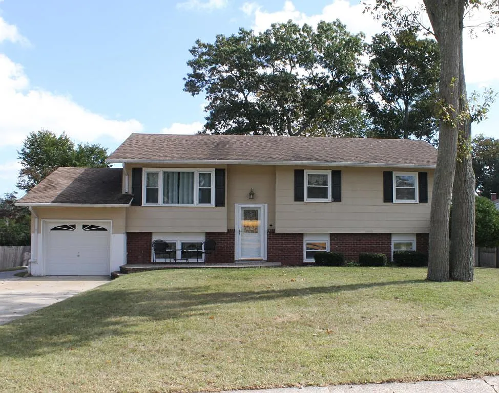 525 River Dr photo 1