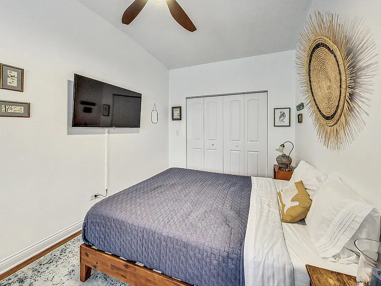 1818 W Superior St #2R — Photo 9