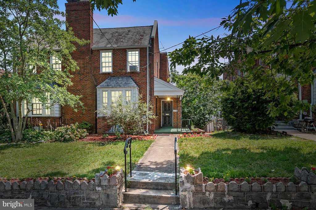 1323 Allison St NE photo 1