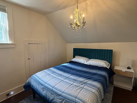 4th image of 98 Carroll St #2