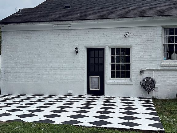 3rd image of 307 N Bonner Ave