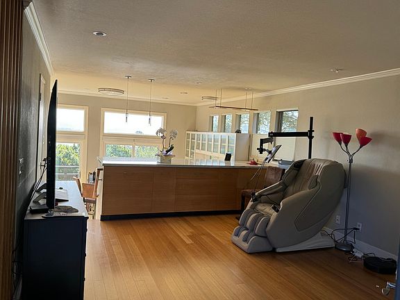 5th image of 230 Bay Vista Cir