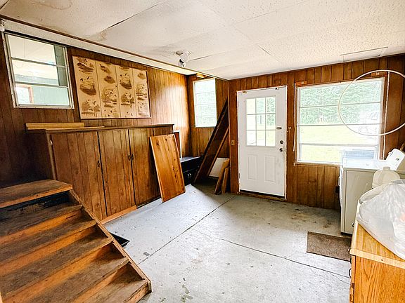 5th image of 7704 Pine Creek Rd