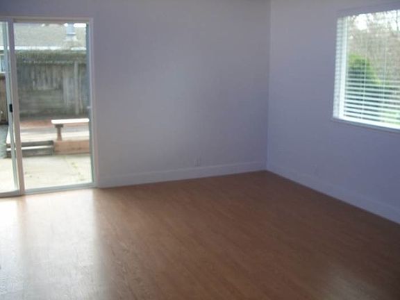 5th image of 3 Blossom Dr