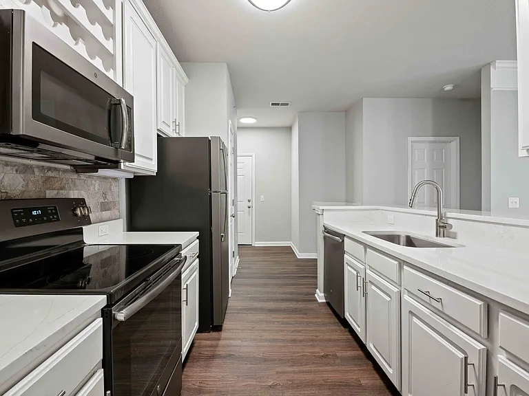 Lake Clearwater Apartments — Photo 58