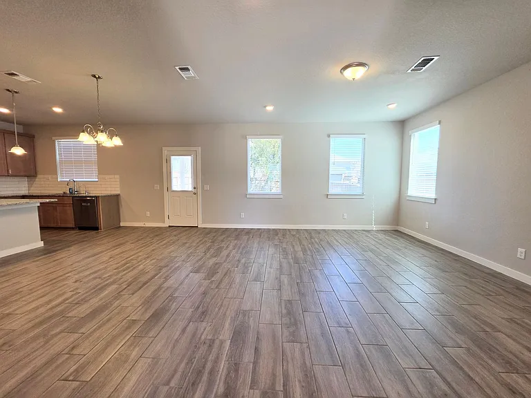 724 Fort Leonard — Photo 5