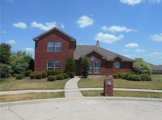 303 Shadow Bend Cir, Red Oak, TX 75154
