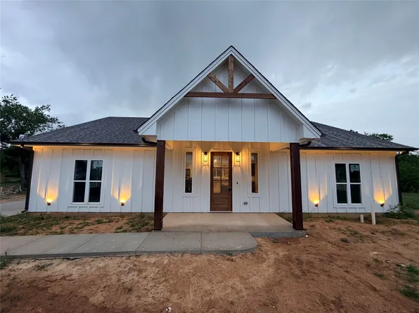 518 Strong St, Bowie, TX 76023