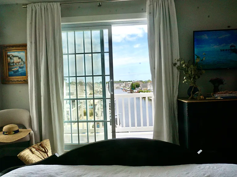 Master Suite with Amazing Water Views!
