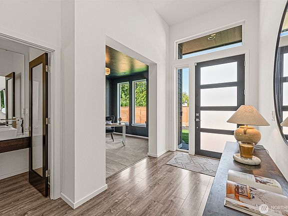 5th image of 14720 199th Avenue E