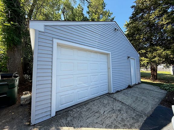 3rd image of 1724 Lotus Dr