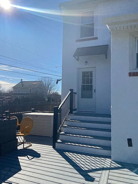 298 Roberts Ave photo 1