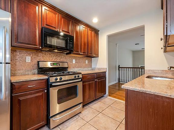 4th image of 1013 Vincent Ave