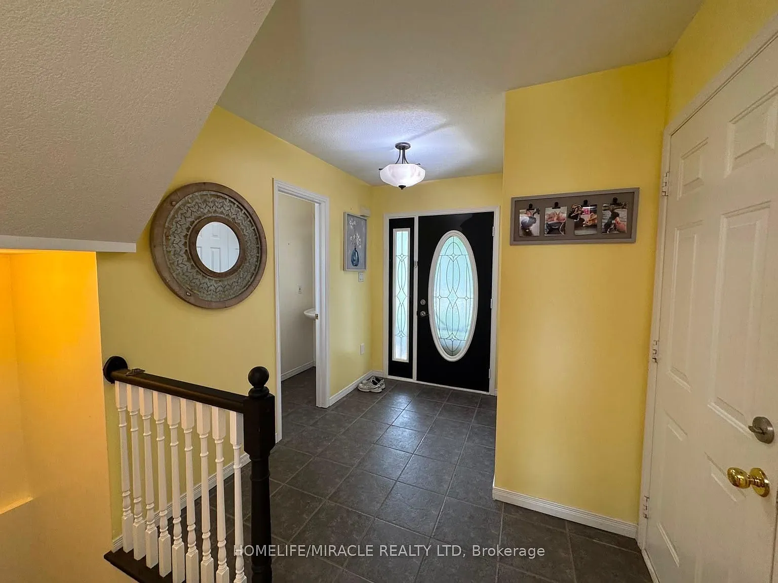 3 bed, $3,000 — Photo 2