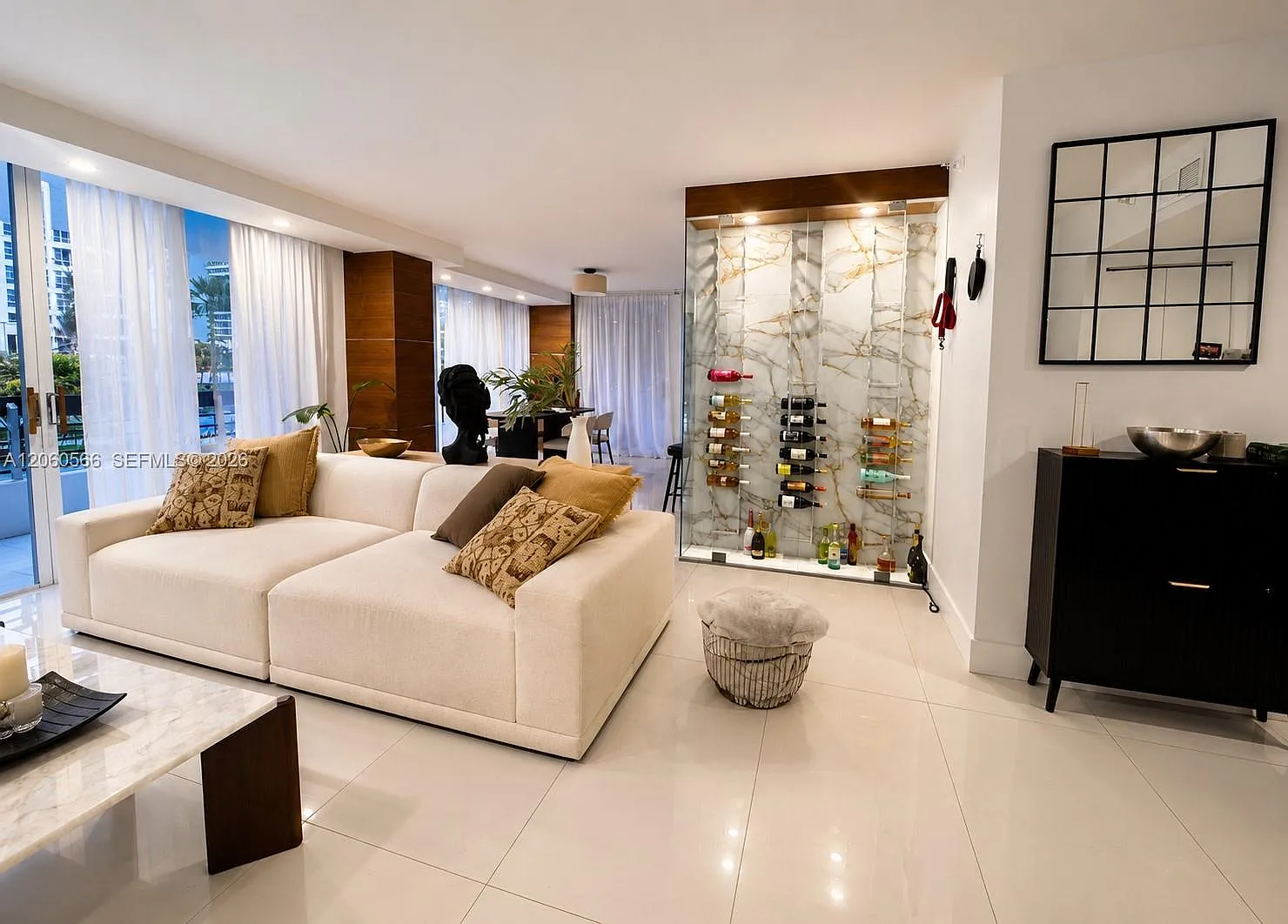 Mystic Pointe Condo No Tw — Photo 1