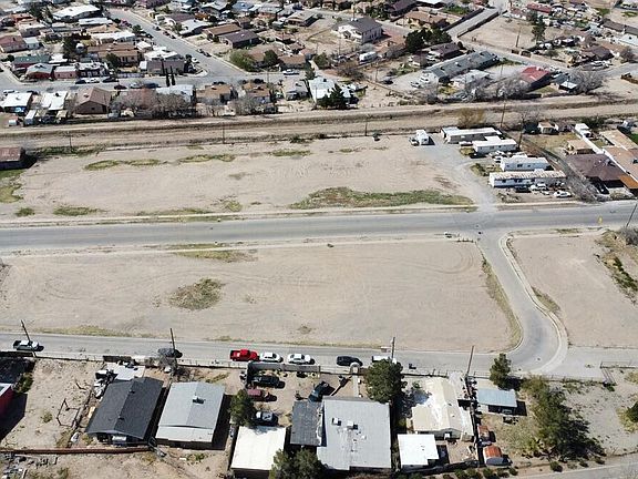 3rd image of 217 N Zaragoza Rd