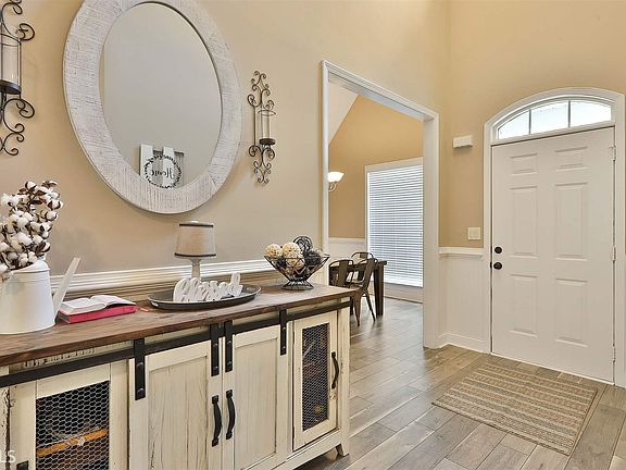 5th image of 39 Camden Village Dr