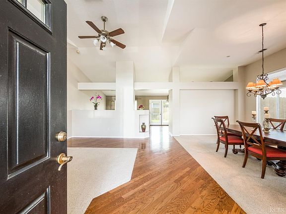 4th image of 837 E Julia Way