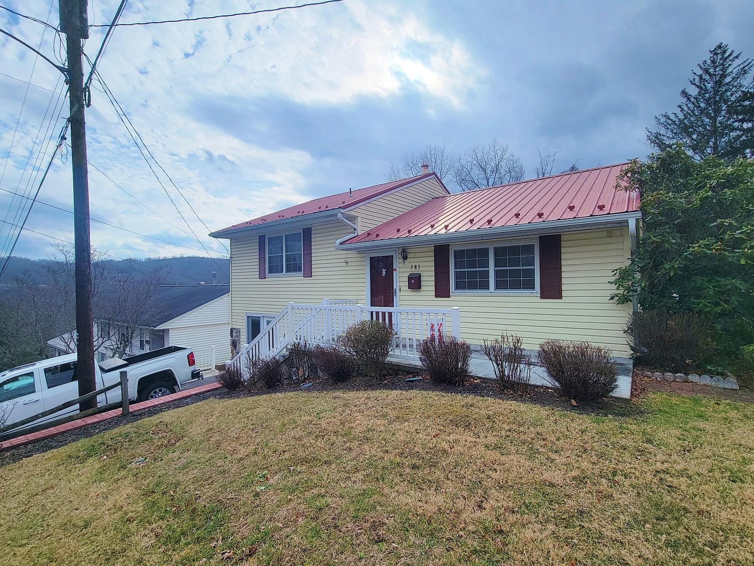 385 Walker St, Ronceverte, WV 24970 Zillow