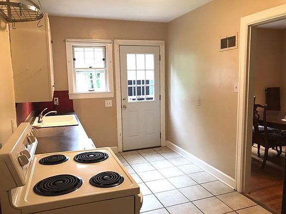 5th image of 109 Barberry Ln